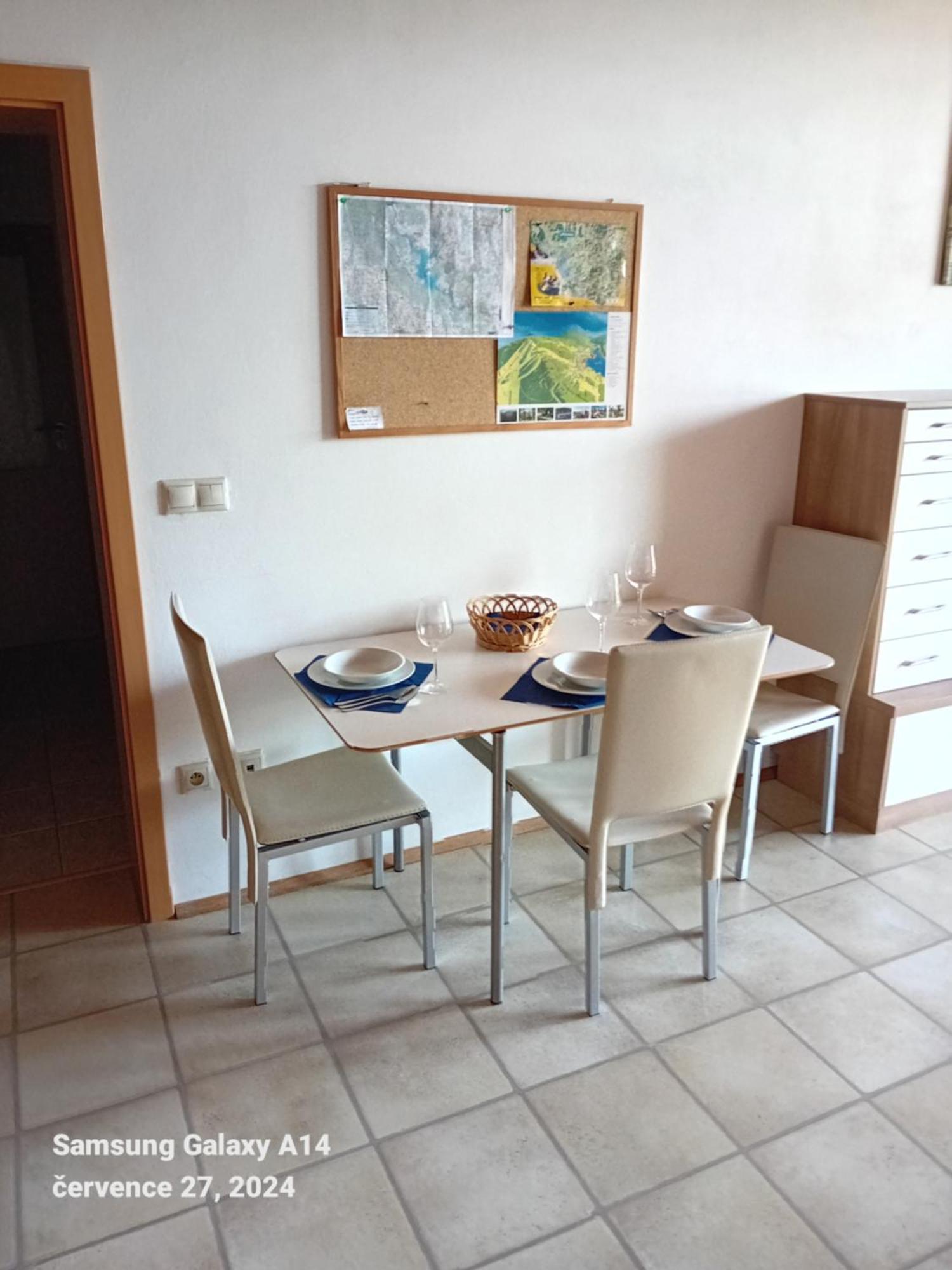Apartman Lipno A12 リプノ・ナト・ヴルタヴォウ エクステリア 写真