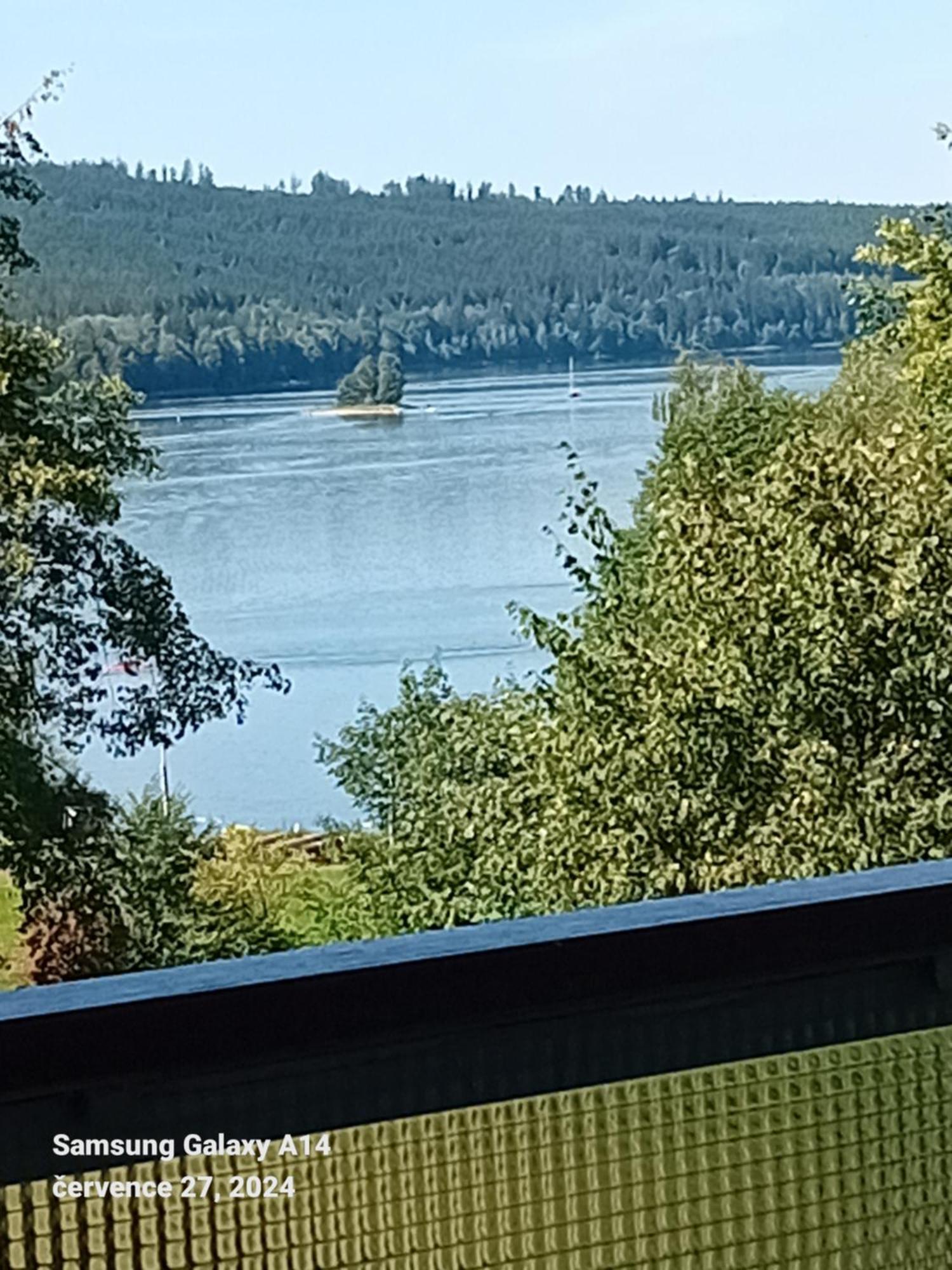 Apartman Lipno A12 リプノ・ナト・ヴルタヴォウ エクステリア 写真