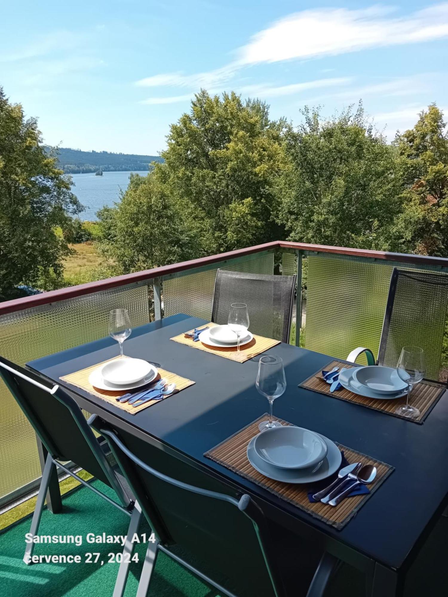 Apartman Lipno A12 リプノ・ナト・ヴルタヴォウ エクステリア 写真